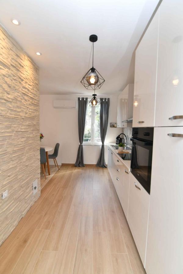Apartman Leona Lovran Bagian luar foto
