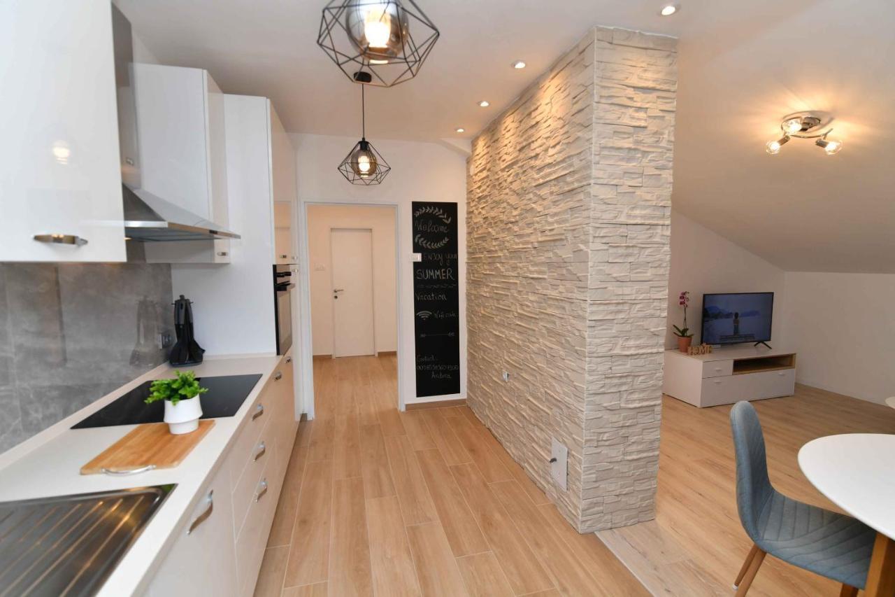 Apartman Leona Lovran Bagian luar foto