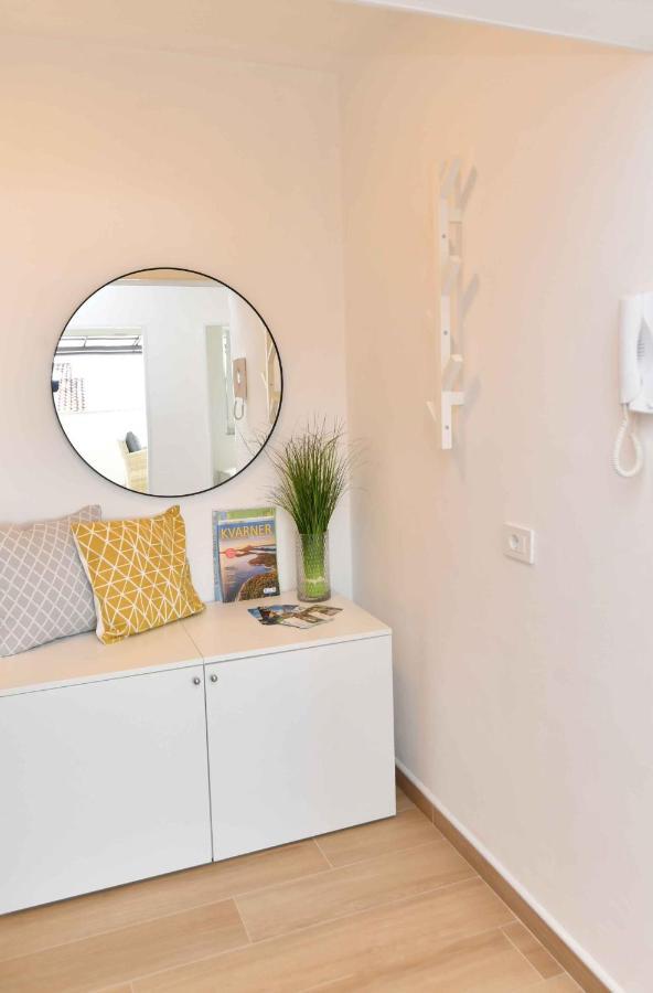 Apartman Leona Lovran Bagian luar foto