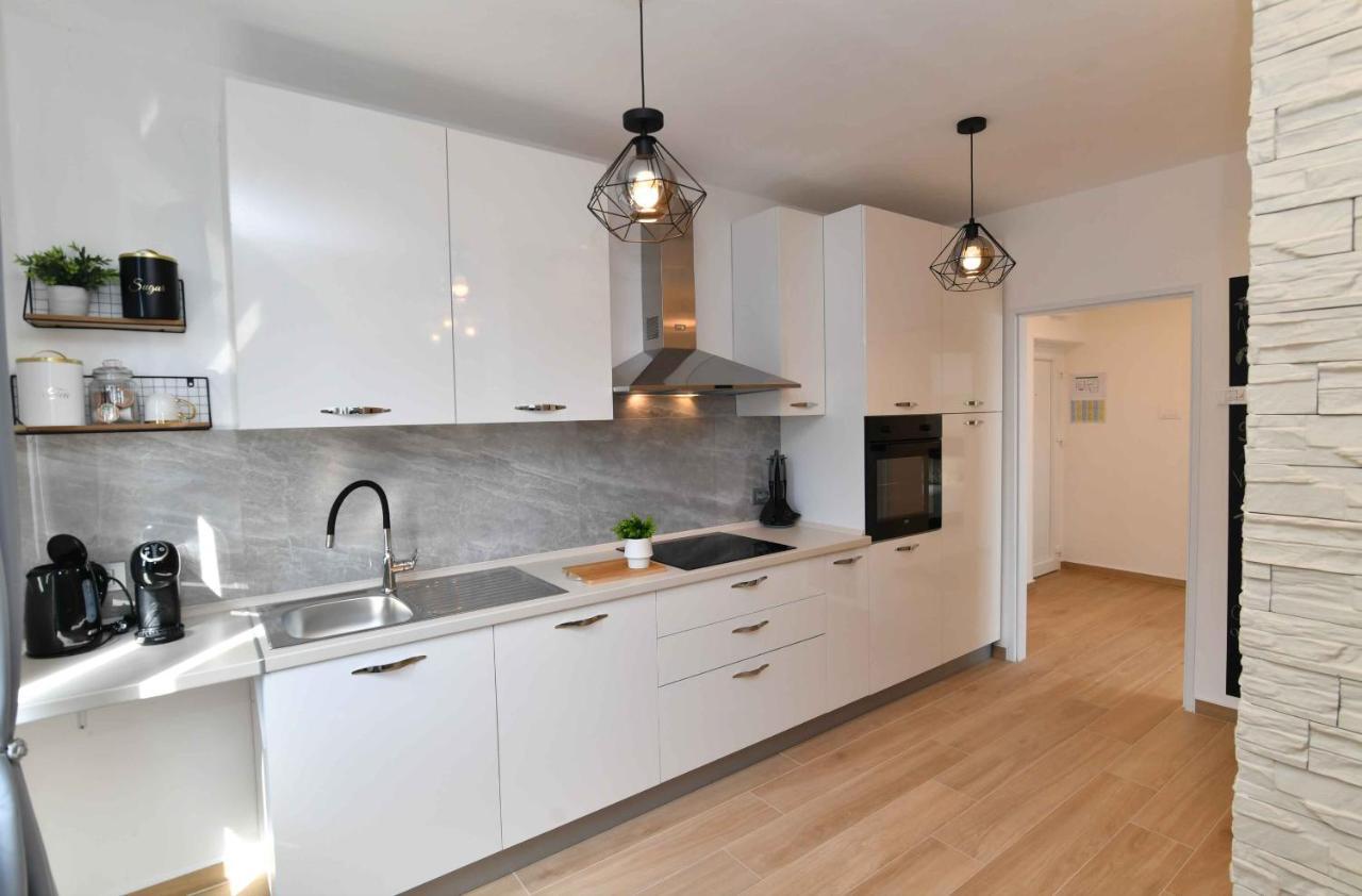 Apartman Leona Lovran Bagian luar foto