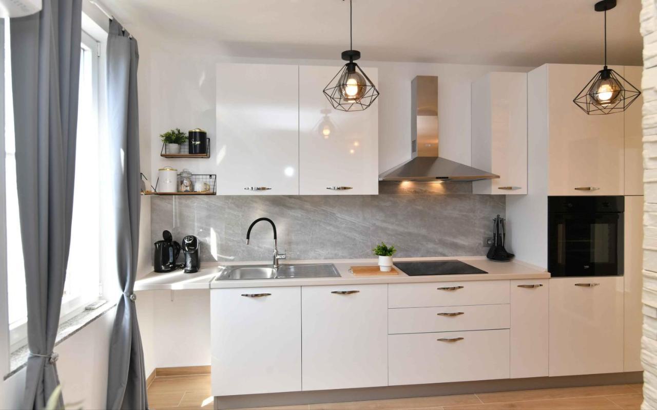 Apartman Leona Lovran Bagian luar foto