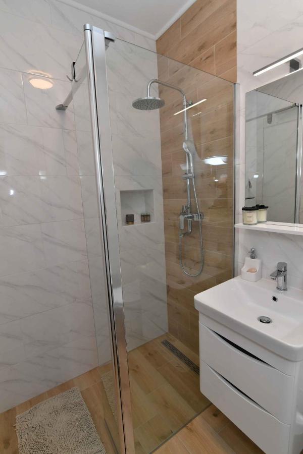 Apartman Leona Lovran Bagian luar foto