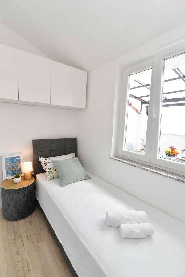Apartman Leona Lovran Bagian luar foto