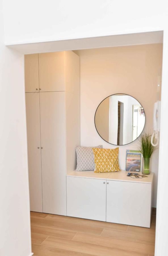 Apartman Leona Lovran Bagian luar foto