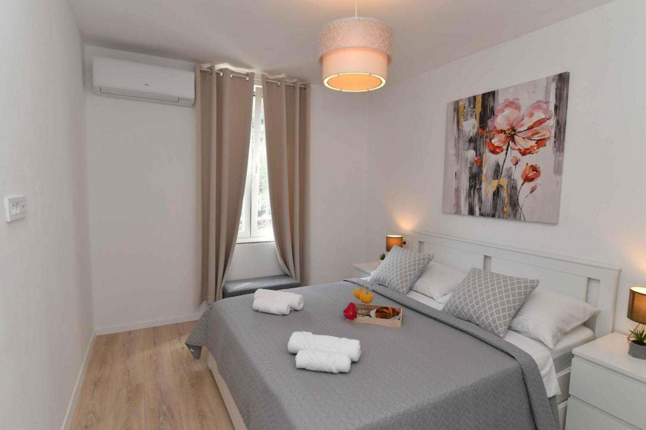 Apartman Leona Lovran Bagian luar foto