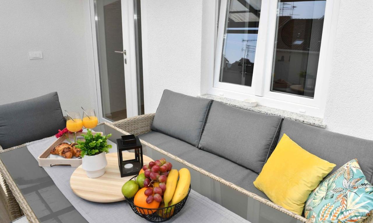 Apartman Leona Lovran Bagian luar foto