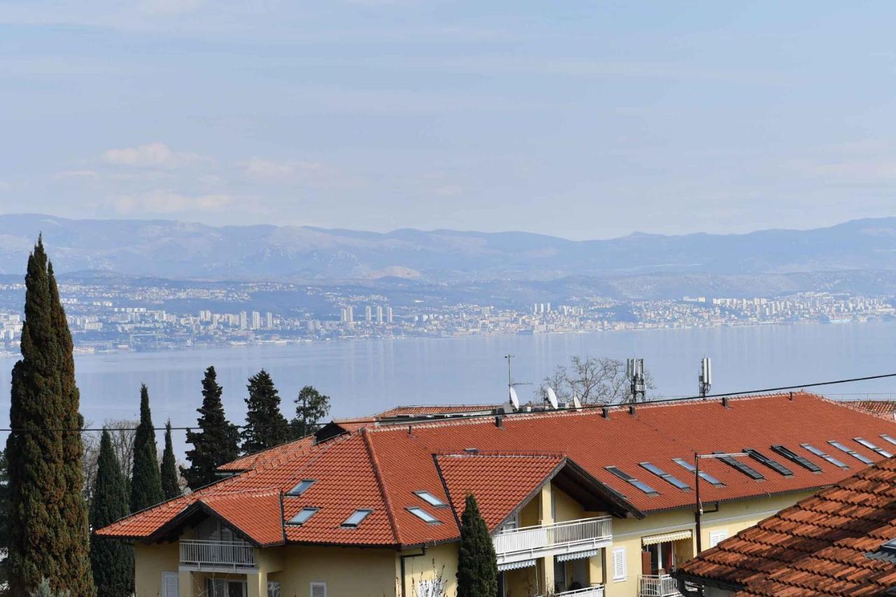 Apartman Leona Lovran Bagian luar foto