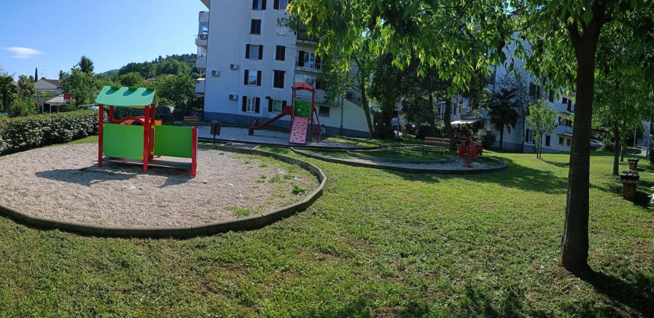 Apartman Leona Lovran Bagian luar foto