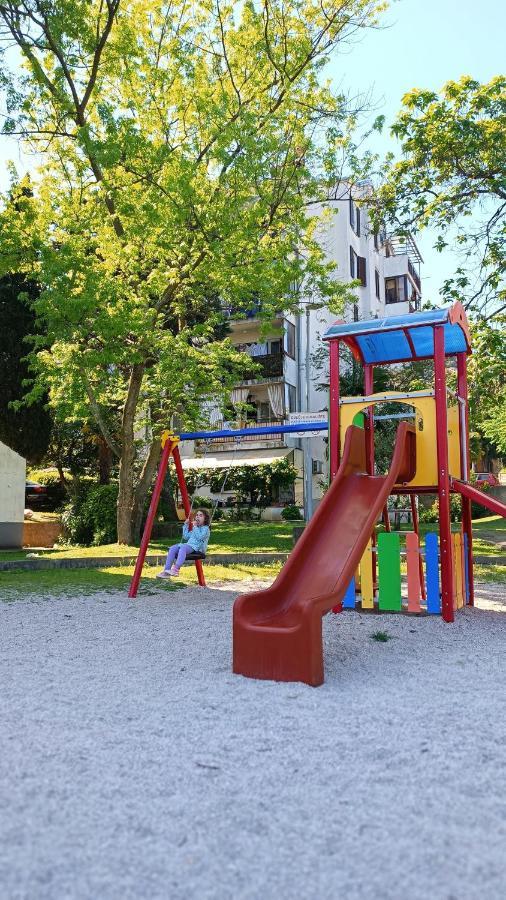 Apartman Leona Lovran Bagian luar foto